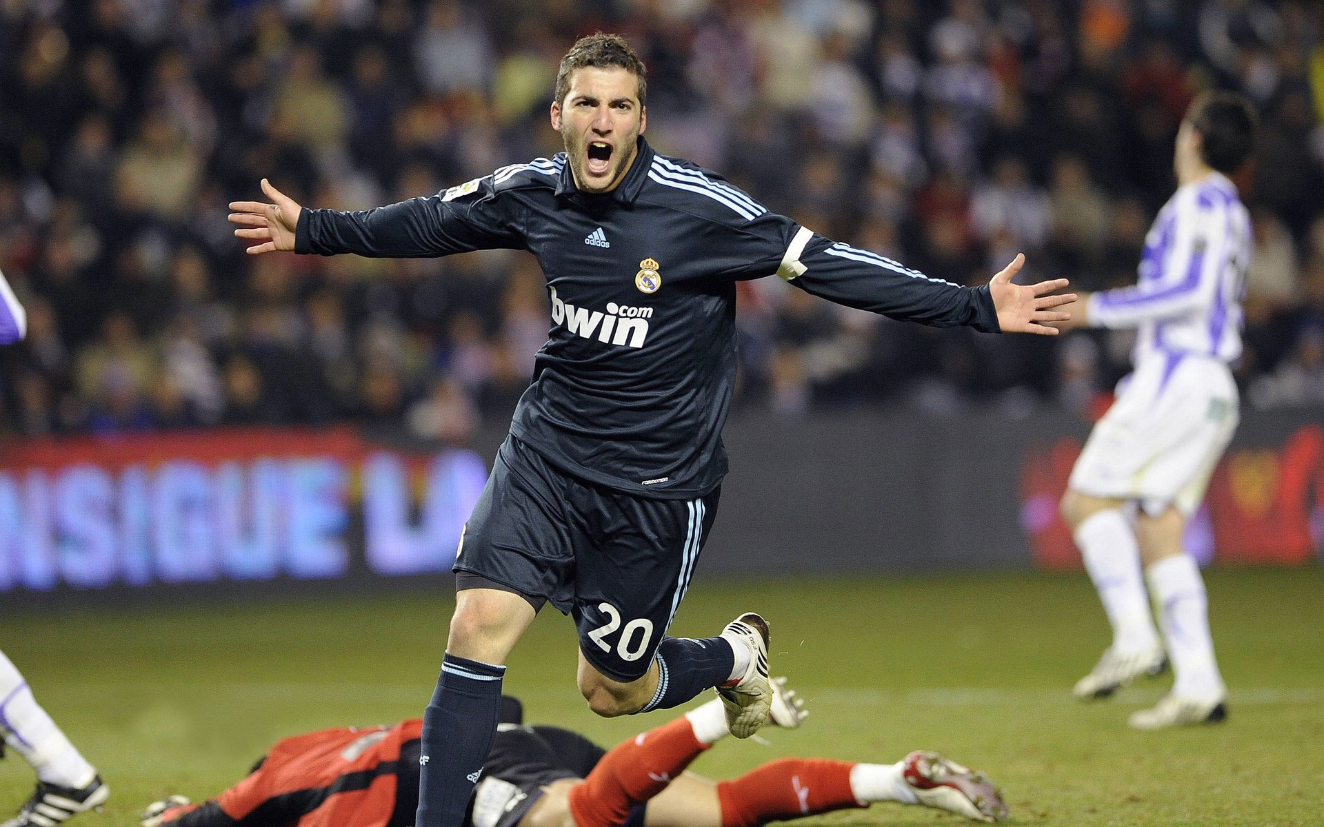 F1街道赛之夜,马丁内利,暗夜中的完美舞者