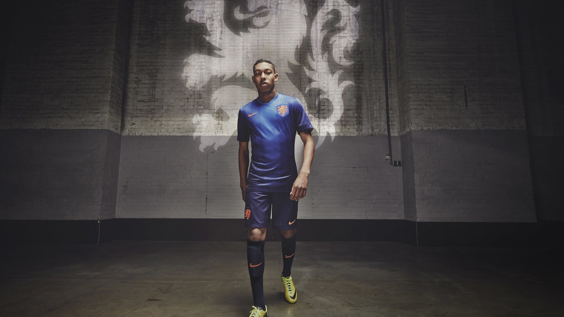 开云体育入口-巴萨粉碎沙特，当孔德用铁血防线，为足球灵魂筑起最后堡垒